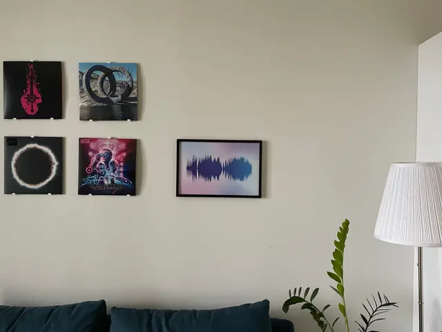 Example horizontal sound wave art with various colors